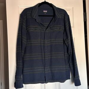 Patagonia Men’s Navy and Olive Button-Up Shirt